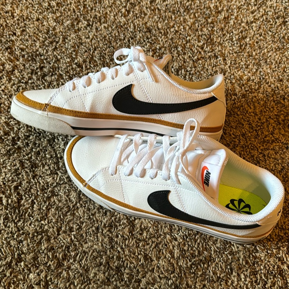 Nike Court Legacy
